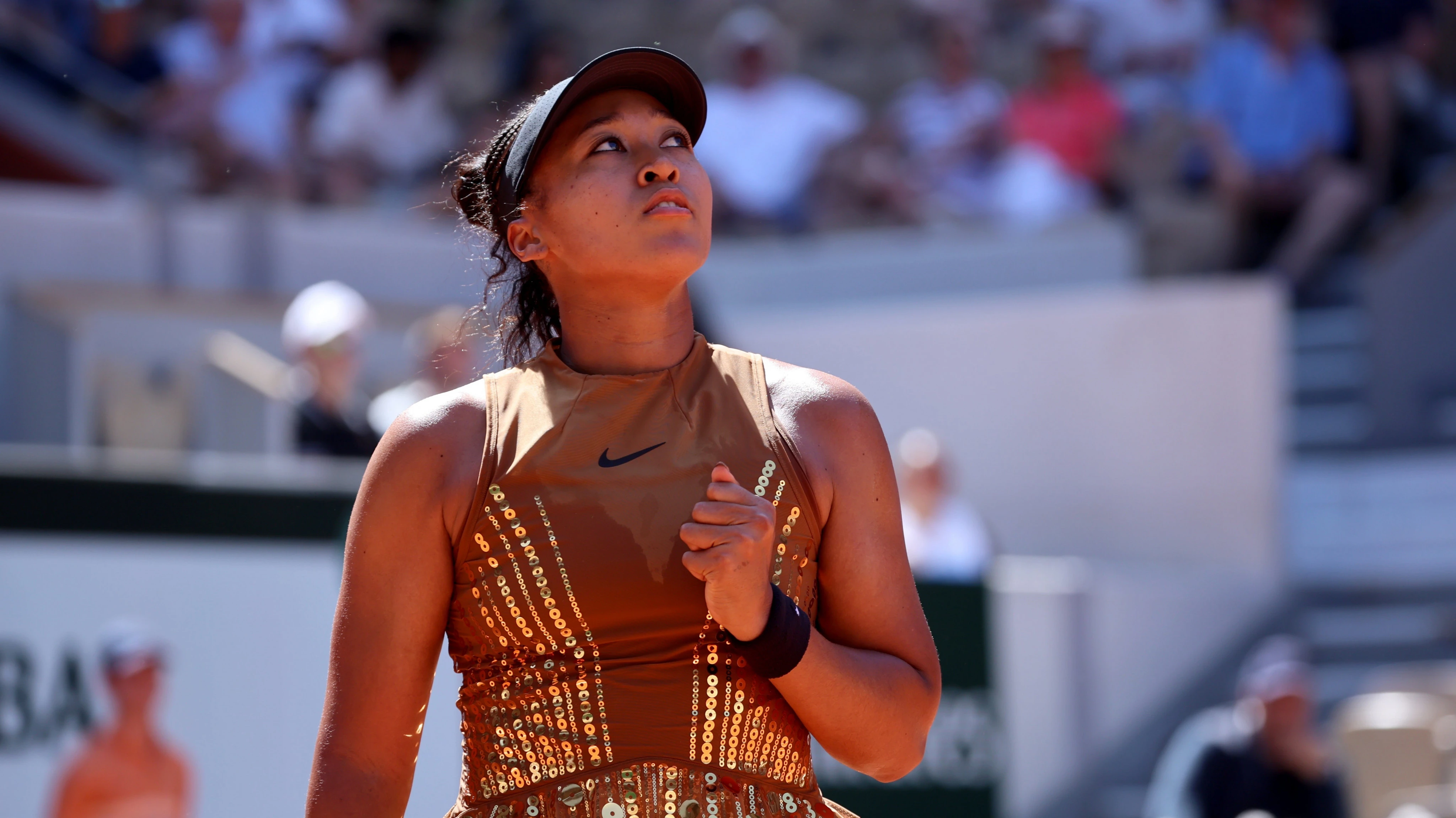 Naomi Osaka y su nuevo outfit para su estreno en Roland Garros