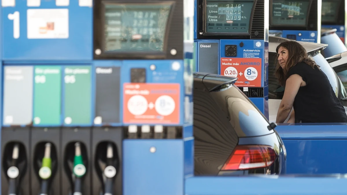 Por qué aumenta el combustible en verano: estas son las recomendaciones de la DGT para reducir el consumo