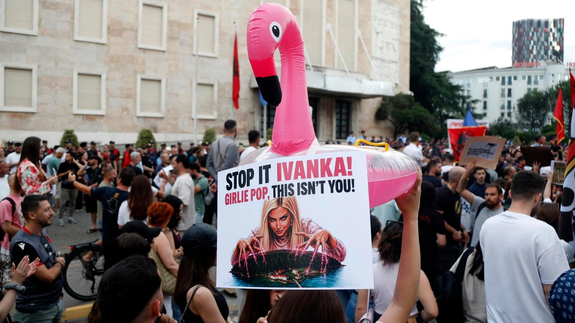 Ola de protestas en Albania contra el proyecto turístico de lujo de la hija de Donald Trump