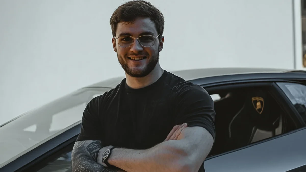 Encuentran muerto de un tiro en la cabeza al cripto influencer Kostya Kudo junto a un arma en su Lamborghini