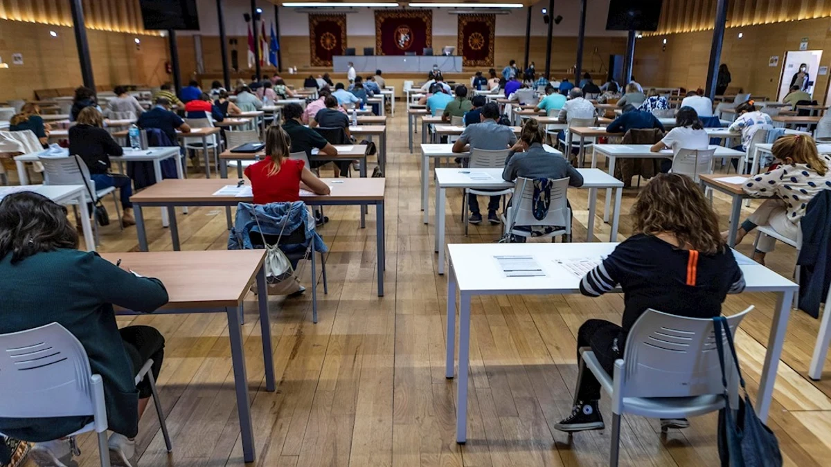 Nuevas oposiciones: el BOE publica nuevas plazas para ser funcionario, muchas de ellas sólo con la ESO
