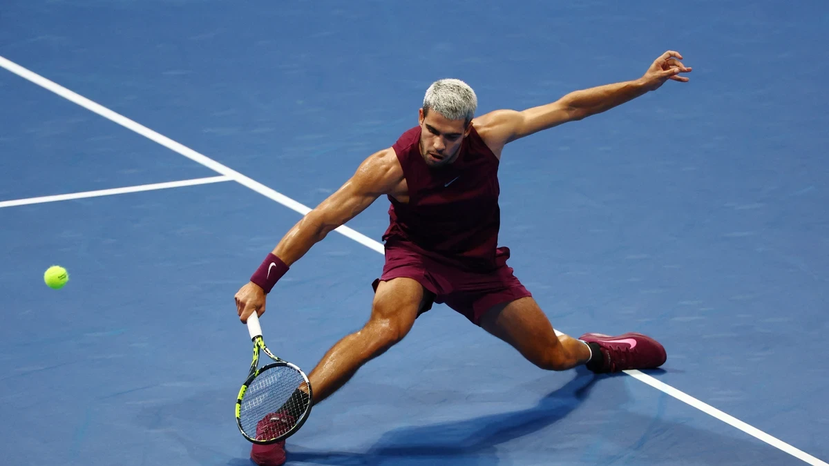 Así cerró Alcaraz la final ante Taylor Fritz: tres dejadas en el último juego para coronarse en el ATP500 de Tokio