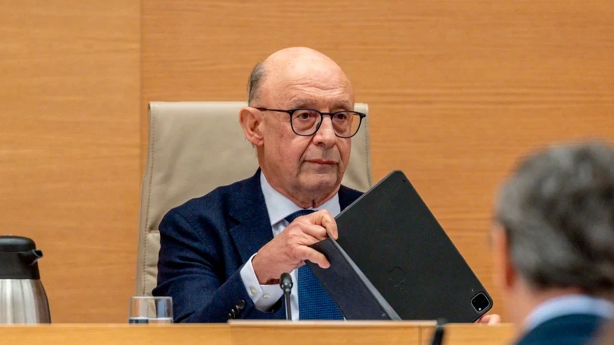 La UCO sospecha que el ‘caso Montoro’ no se limitó a reformas fiscales, también habría influido en adjudicaciones