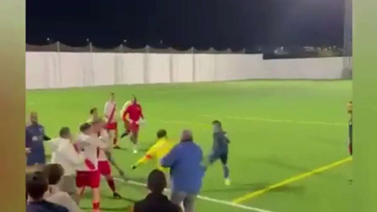 Una pelea brutal entre futbolistas y aficionados en un encuentro de primera regional en Lanzarote deja un policía local herido