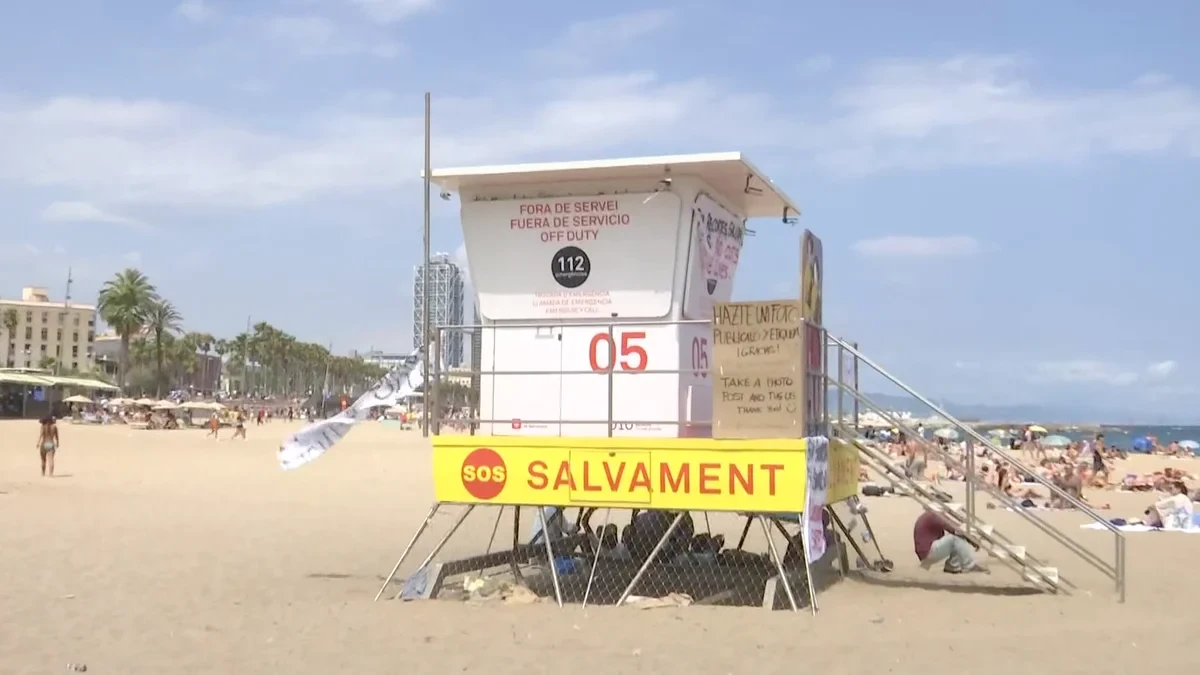 Huelga indefinida de socorristas en Barcelona en plena temporada alta: exigen mejoras laborales y más medios