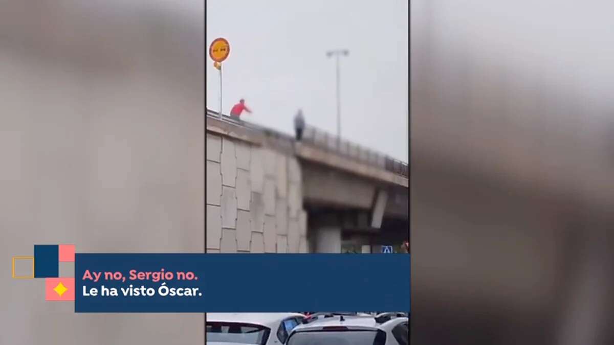 Vídeo: Un hombre evita que una mujer se suicide lanzándose desde el puente de una autovía en Málaga