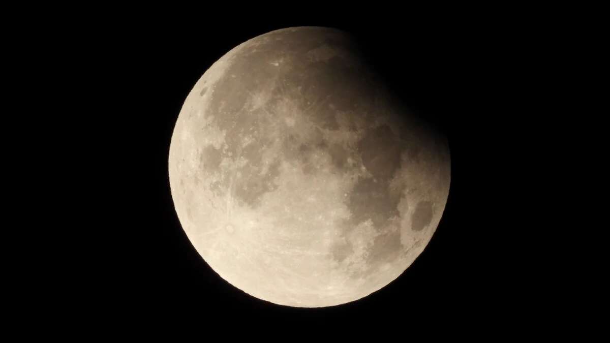 Así se ha visto el eclipse de superluna: un fenómeno que volverá a repetirse en España dentro de unos meses