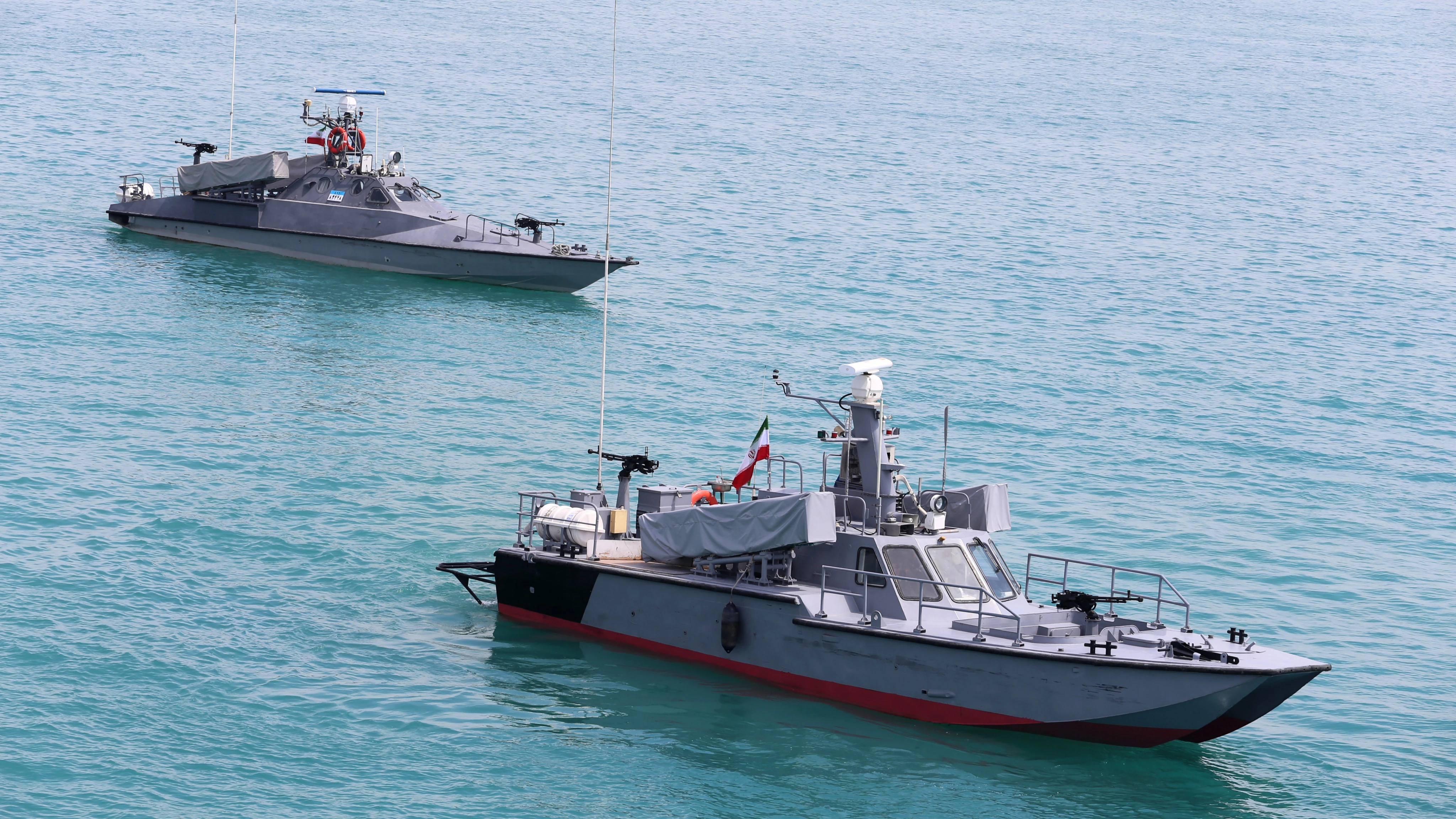 Irán asegura que controla el estrecho de Ormuz y advierte contra cualquier injerencia militar