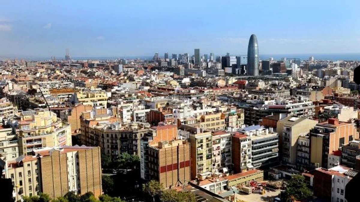 Cataluña acuerda duplicar la tasa turística y Barcelona podrá cobrar hasta 15 euros por noche