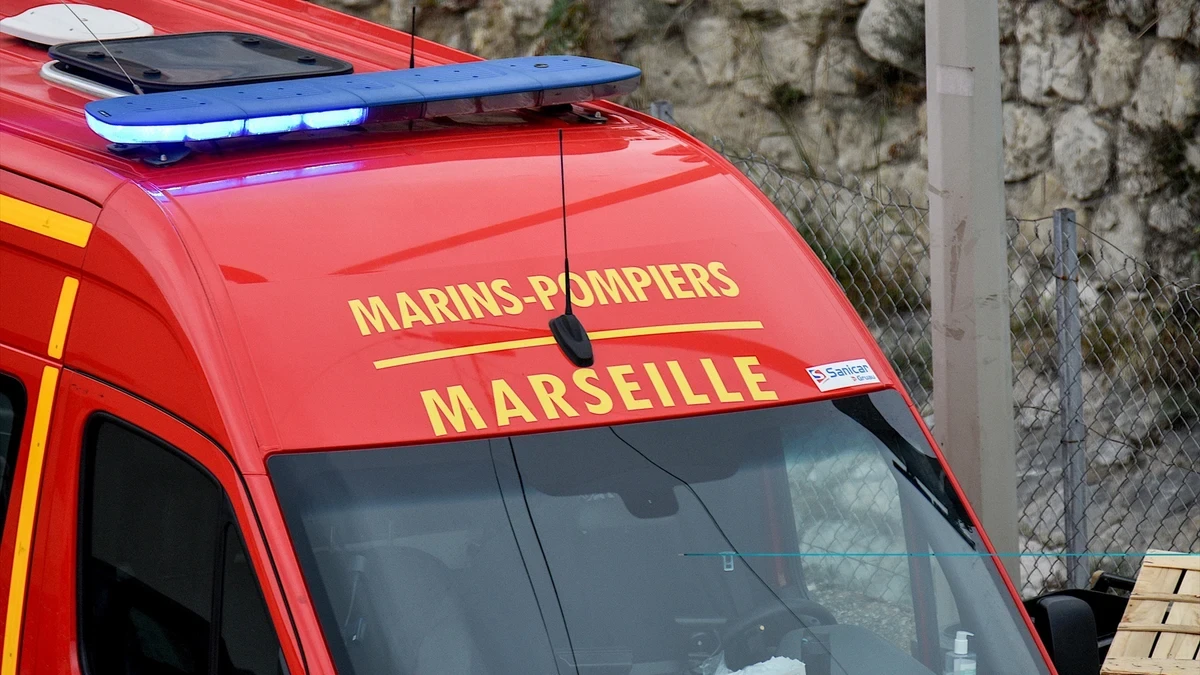 El incendio de Marsella comienza a perder intensidad después de dejar a más de 100 vecinos heridos