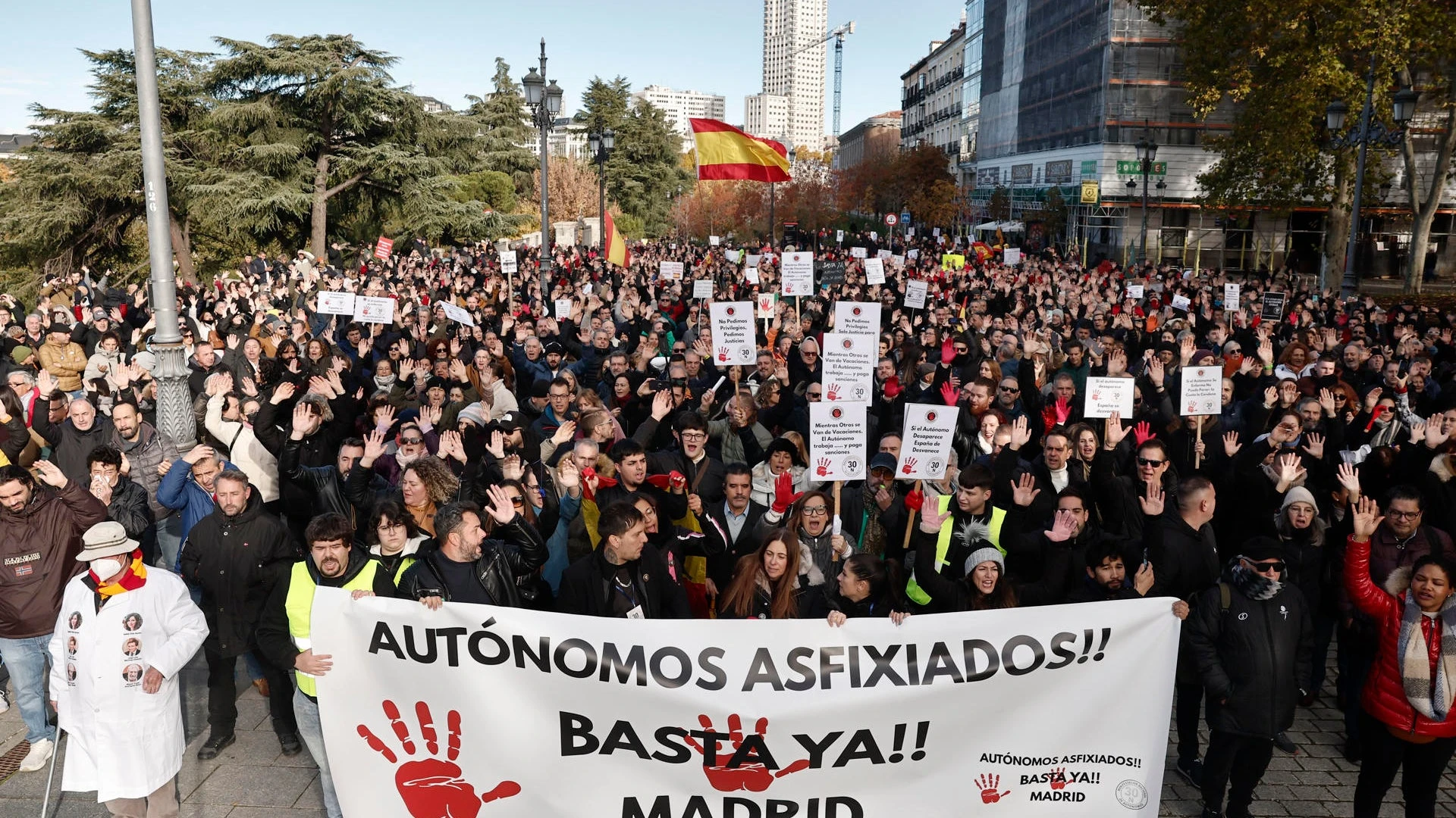 Los autónomos se manifiestan por cuarta vez para exigir derechos y menos impuestos