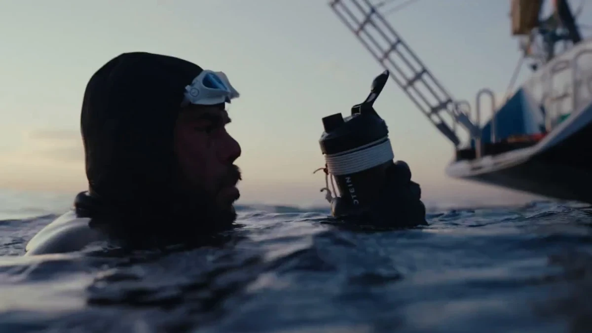 Ross Edgly y un reto imposible, dar la vuelta a Islandia nadando