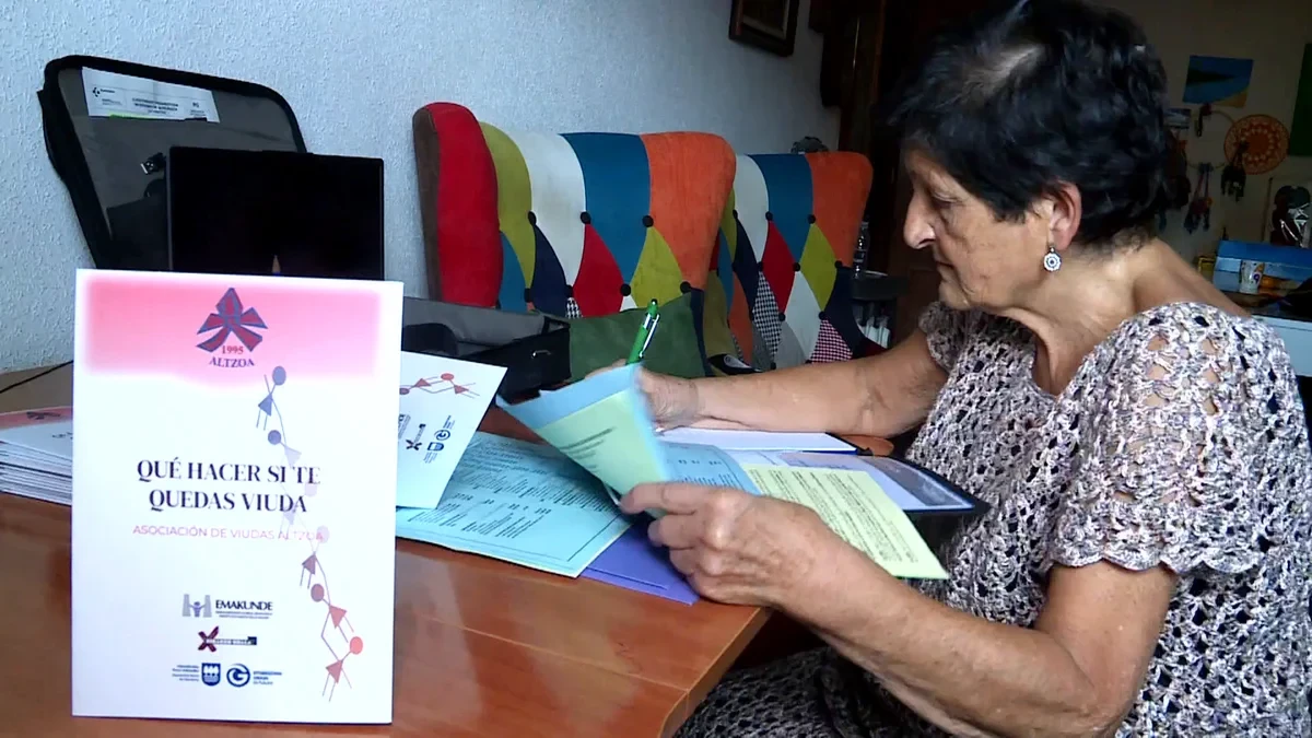 Más de un millón de mujeres mayores viven solo de su pensión de viudedad: dos de cada tres no llegan a 1.000 euros