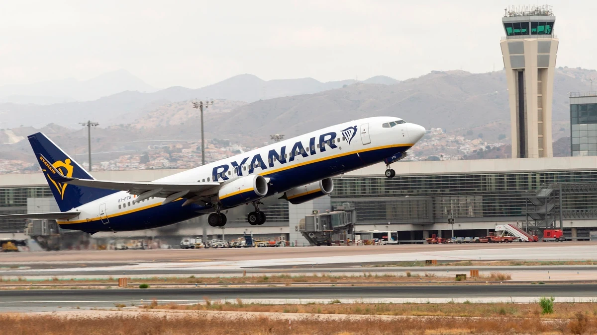 Azafatas con poca ropa o billetes gratis por llevar traje de baño: las locuras más extravagantes de Ryanair