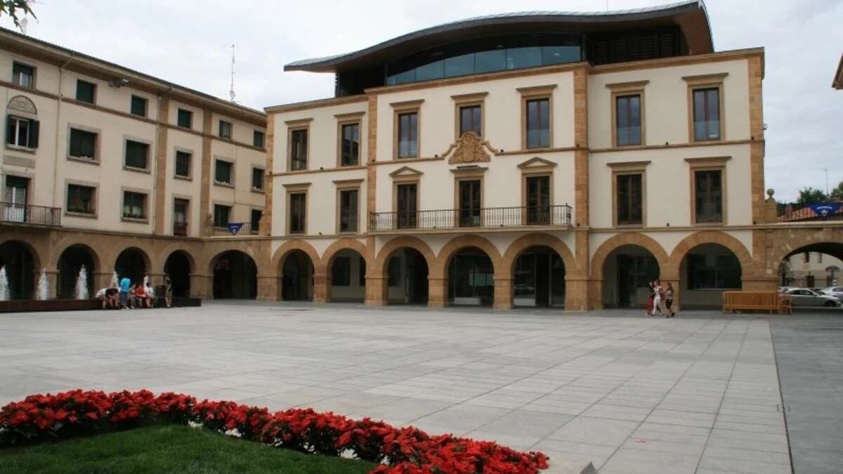 Medio centenar de vecinos de un barrio de Amorebieta llevan sin luz desde el pasado sábado