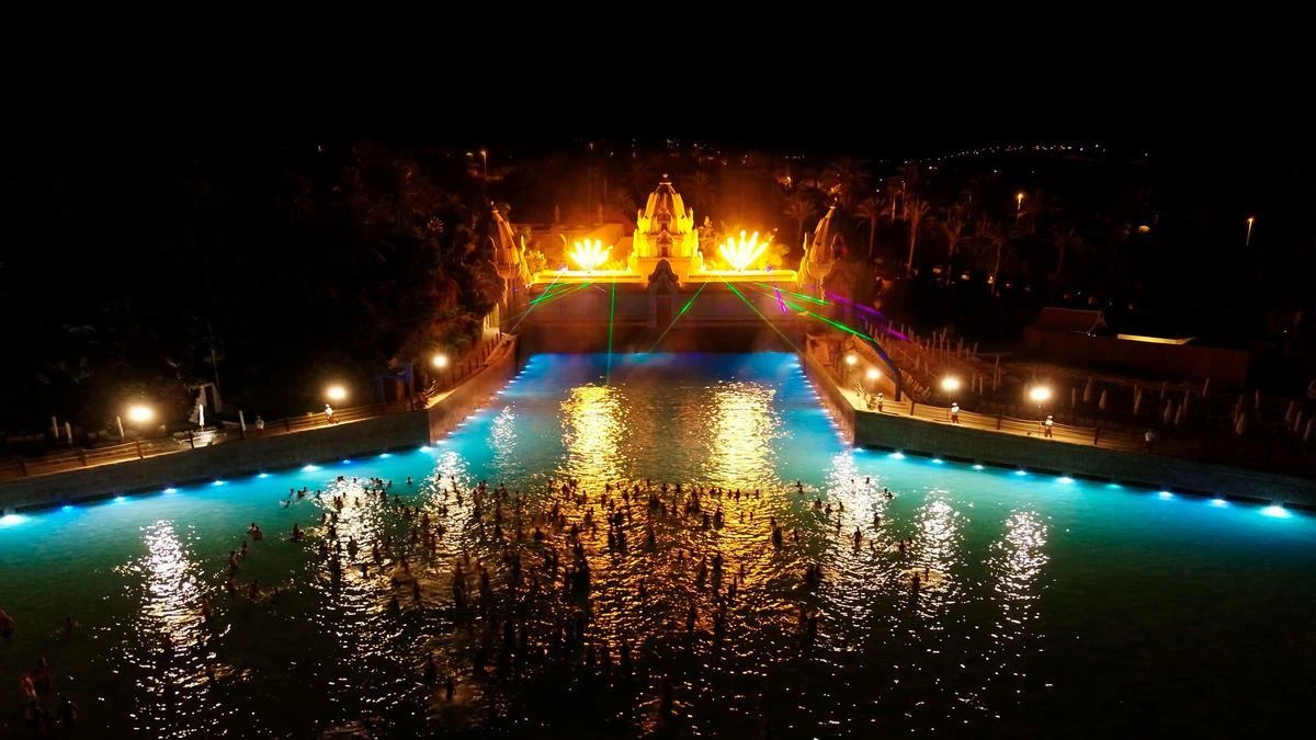 Siam Park enciende la noche de Tenerife