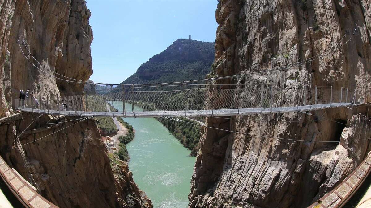 El acompañante de la escaladora irlandesa que murió en Álora logró sobrevivir agarrándose a una roca