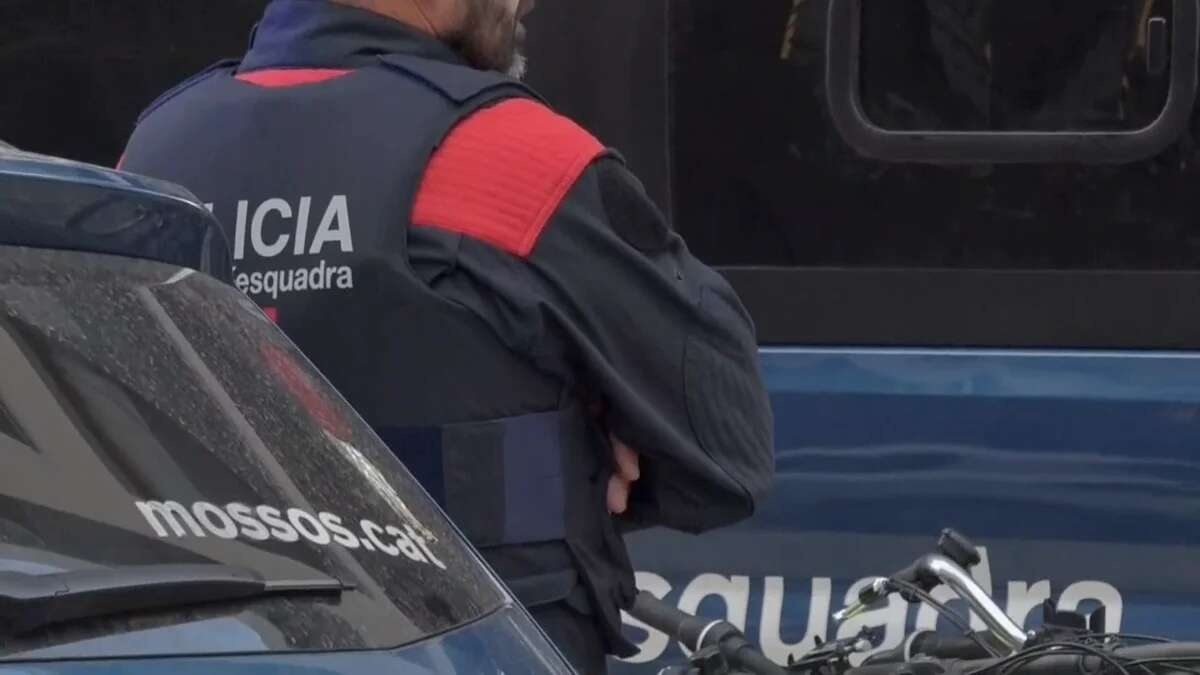 Detenido un hombre por pinchar las ruedas de 100 vehículos con un cuchillo en Barberà del Vallès