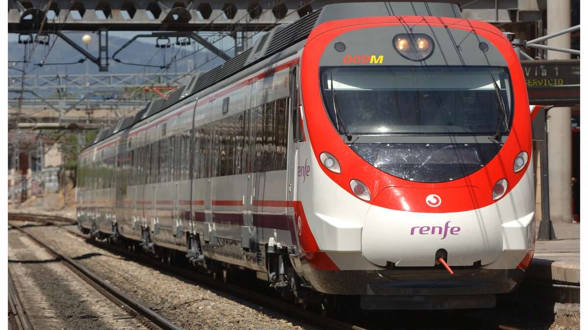 Última hora Chamartín: el humo de un vagón obliga a paralizar los trenes Cercanías