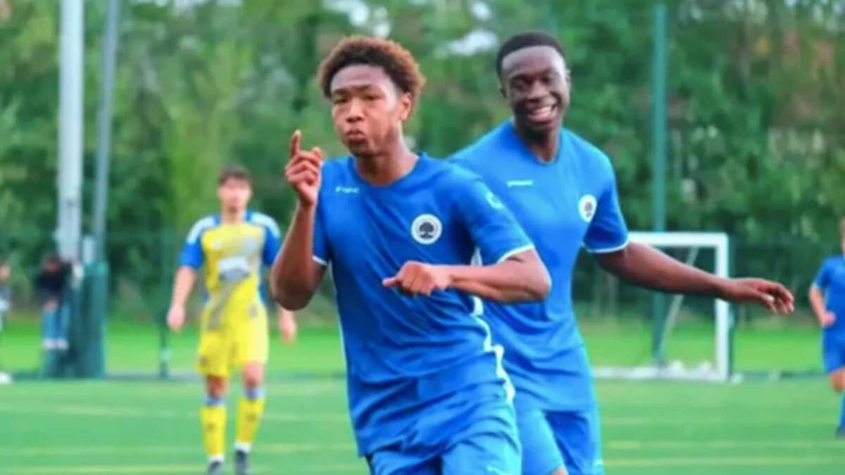 Muere en pleno partido Kaylen Dennis, futbolista de 17 años del Walthamstow FC