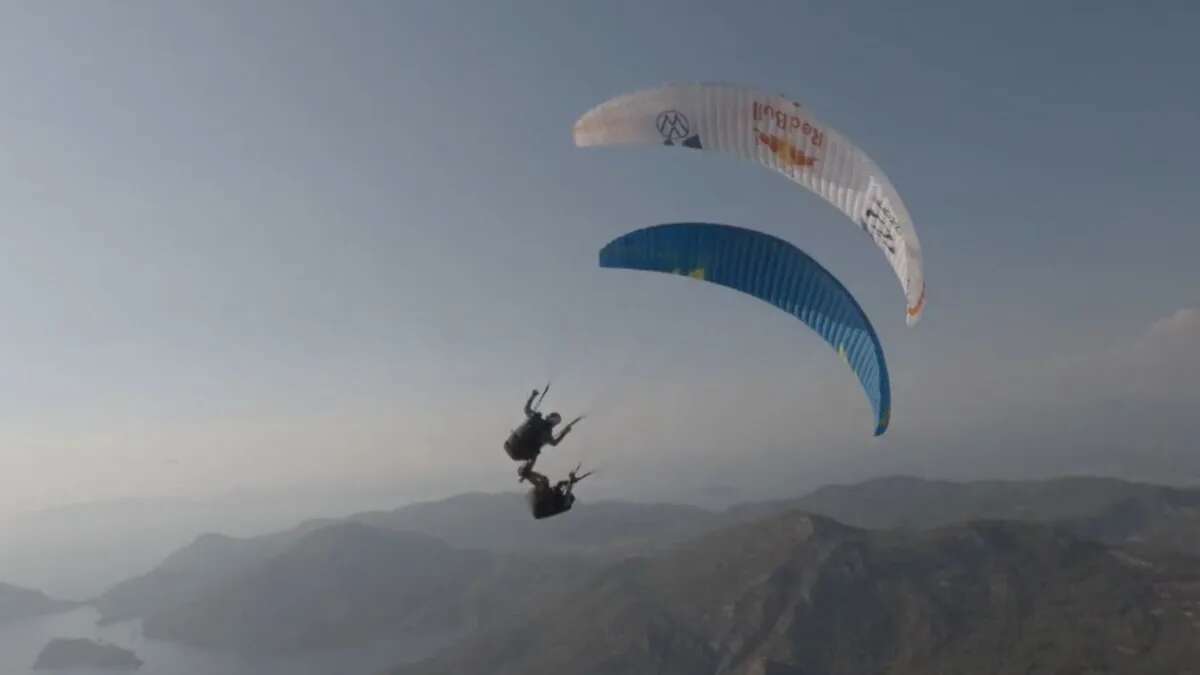 Horario Llorens y Raúl Rodríguez se cuelgan el bronce en el Mundial de parapente acrobático