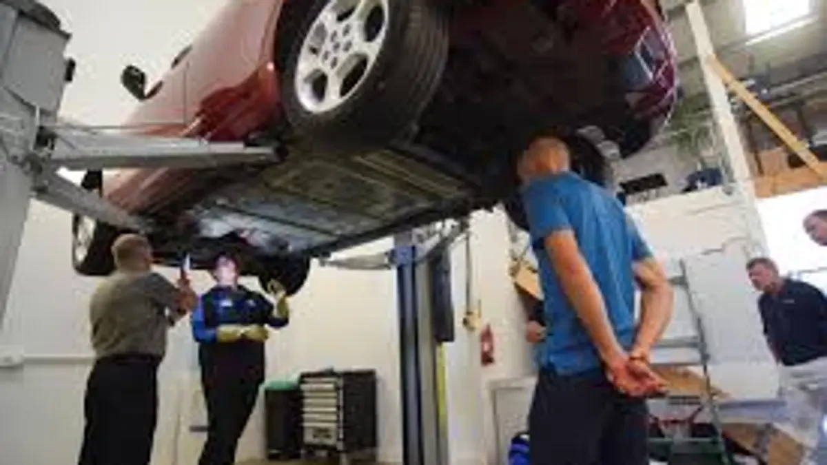 España necesita urgentemente 20.000 mecánicos del automóvil