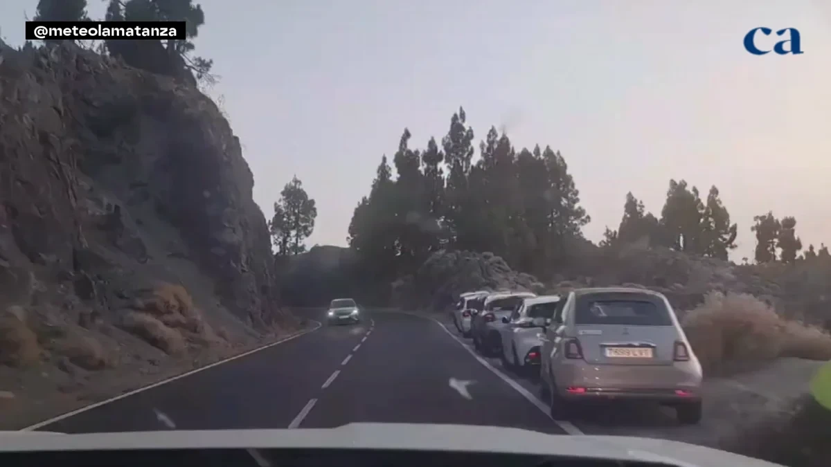 Safaris a motor y colapso de vehículos en el Teide: uno de los parques nacionales más visitados de Europa