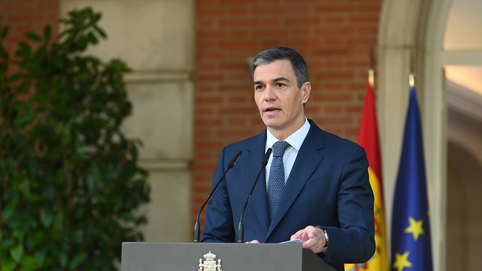 Moncloa confía en que el paso del tiempo baje la presión sobre Sánchez