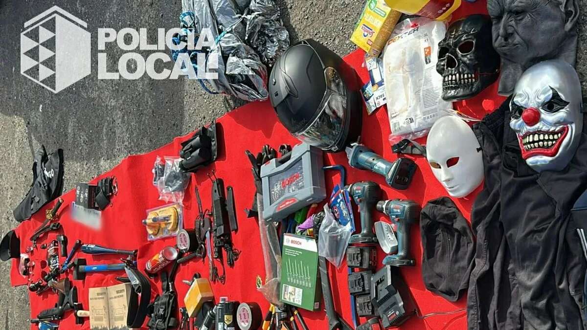 Agentes de policía se llevan una tremenda sorpresa al detener en Tenerife a un hombre que llevaba todo un arsenal de armas en su coche