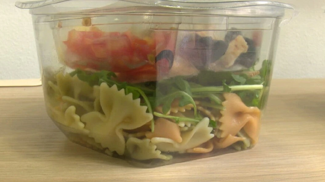 Un estudio revela que las ensaladas preparadas no son tan saludables como aparentan