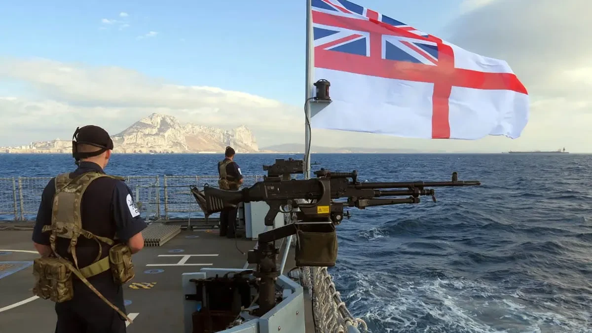 Se reaviva el conflicto sobre la sobería del Peñón: la Royal Navy despliega drones en Gibraltar para vigilar el Estrecho