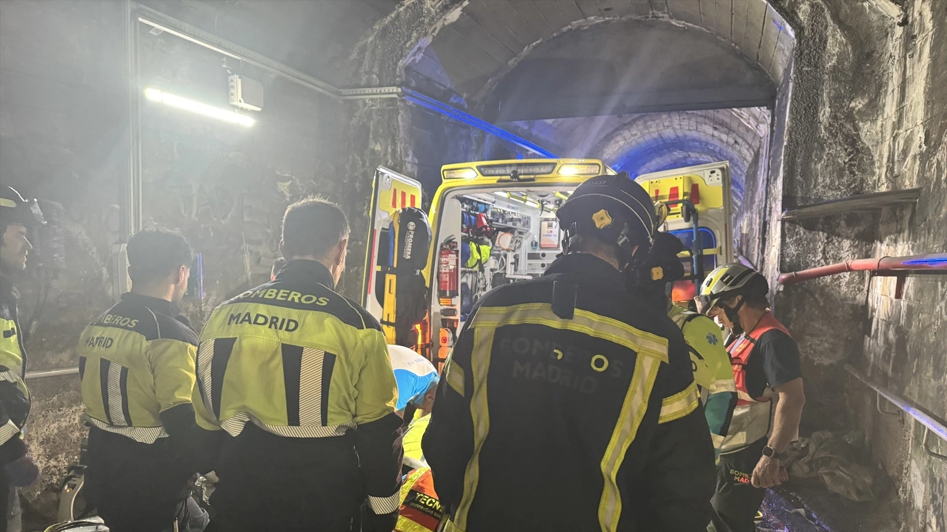 Muere un trabajador al ser golpeado en el pecho por una retroexcavadora en un túnel de Cercanías de Madrid
