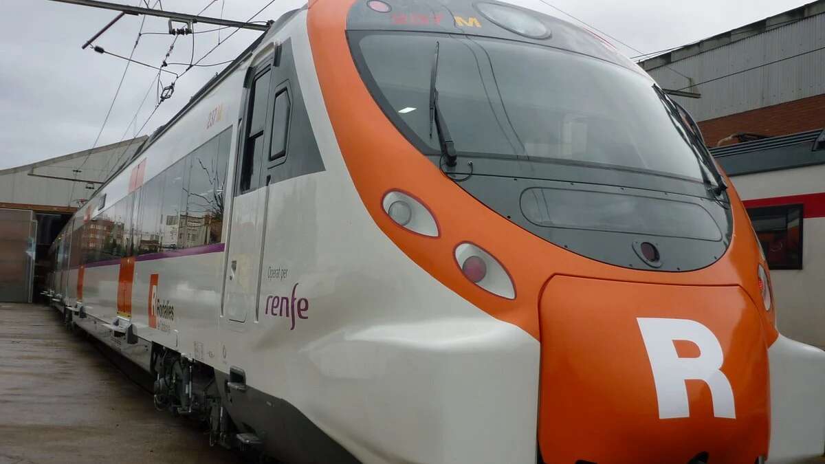 El descarrilamiento de un tren provoca cortes de tráfico en algunos Rodalies de Barcelona