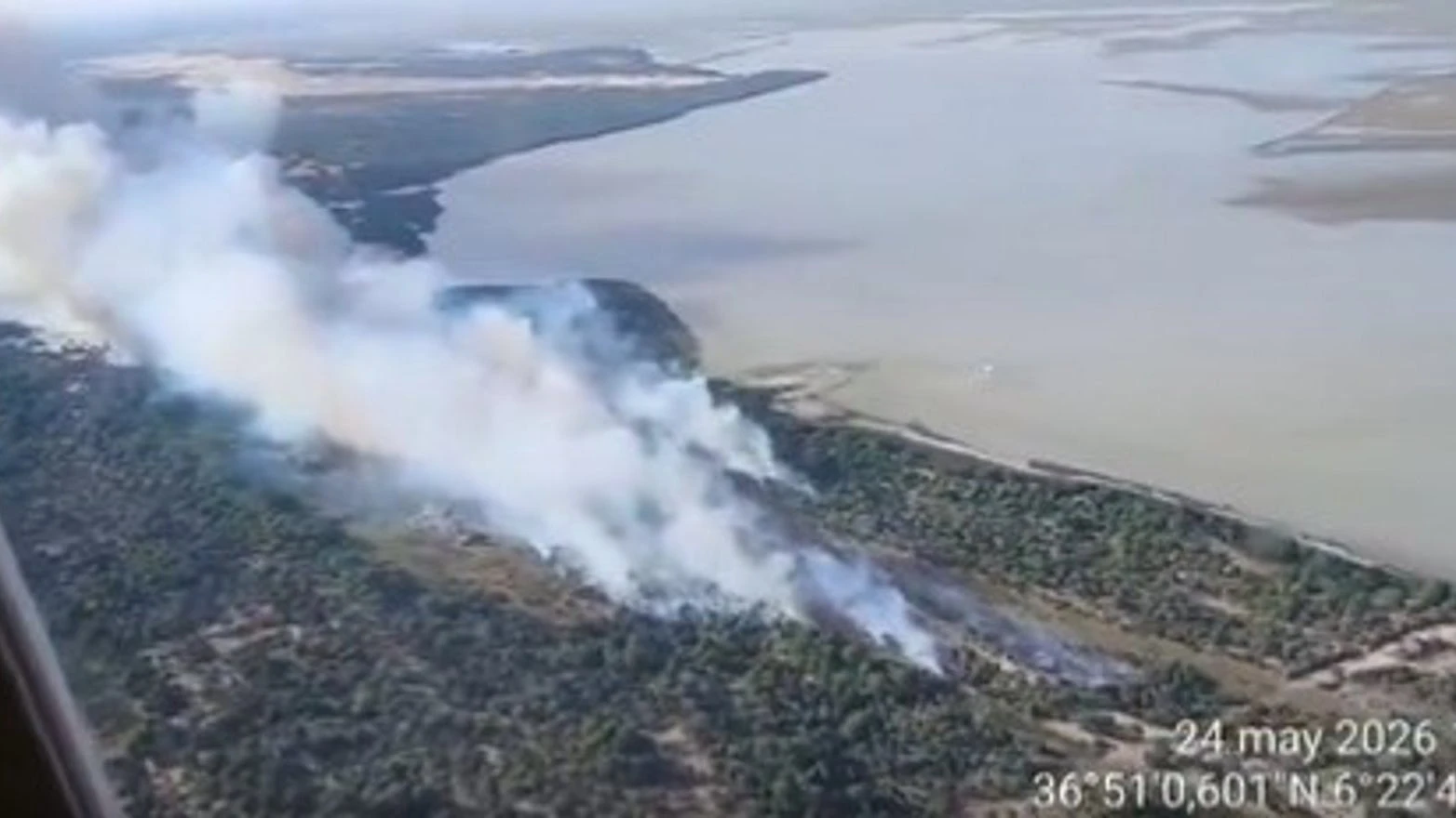 El incendio de Doñana continúa activo pero confinado y bajo sospecha de intencionalidad