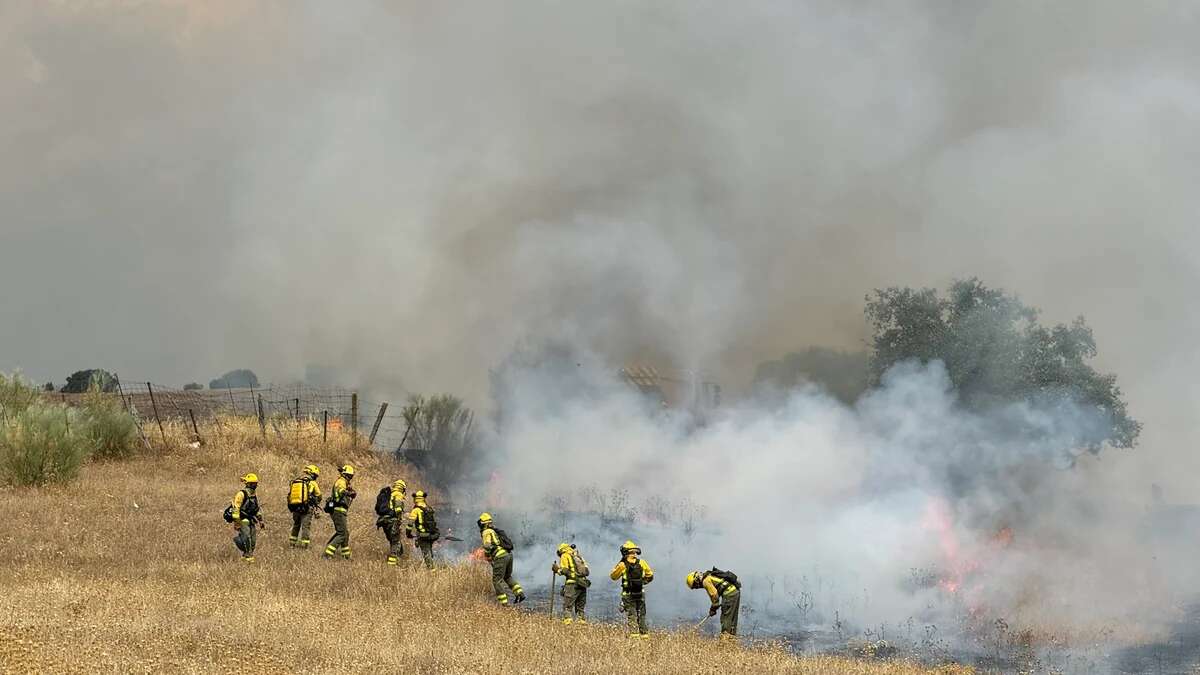 Activan el nivel 2 por el incendio forestal de Tres Cantos que arrasa 250 hectáreas y obliga a desalojar varias viviendas