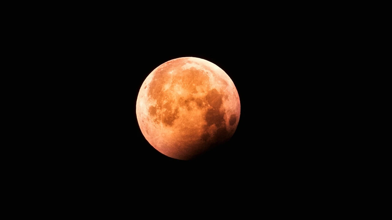 Eclipse luna de sangre 2025, streaming en directo: sigue la hora a hora del primer eclipse del año