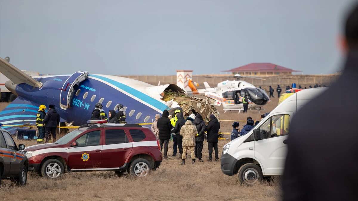 Encuentran las cajas negras del avión azerbaiyano que se estrelló en Kazajistán