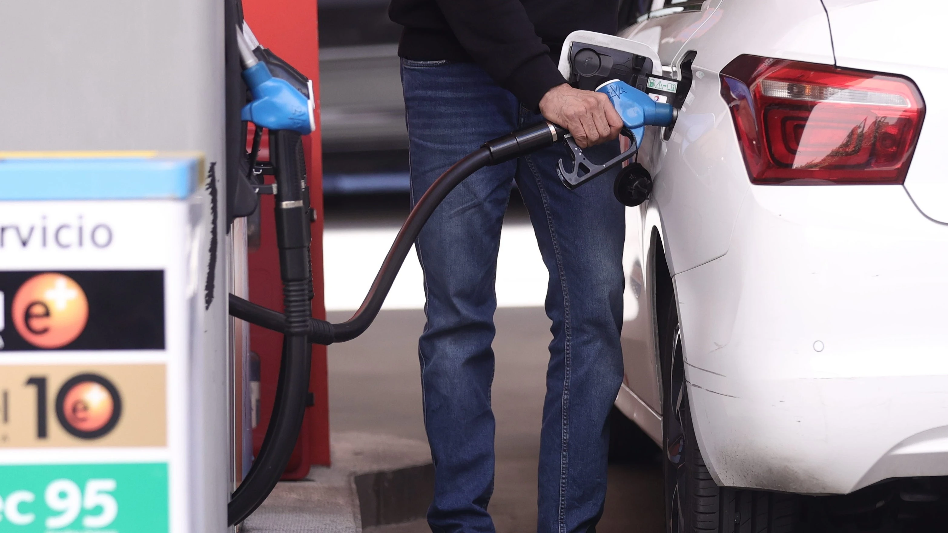 Cae drásticamente el consumo de combustible en Europa