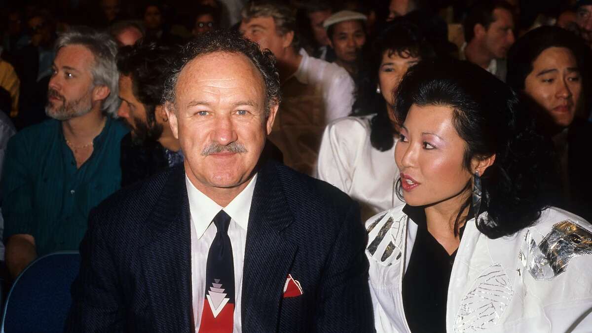 Un médico contradice la autopsia de la mujer de Gene Hackman afirmando que llamó a su clínica un día después de morir