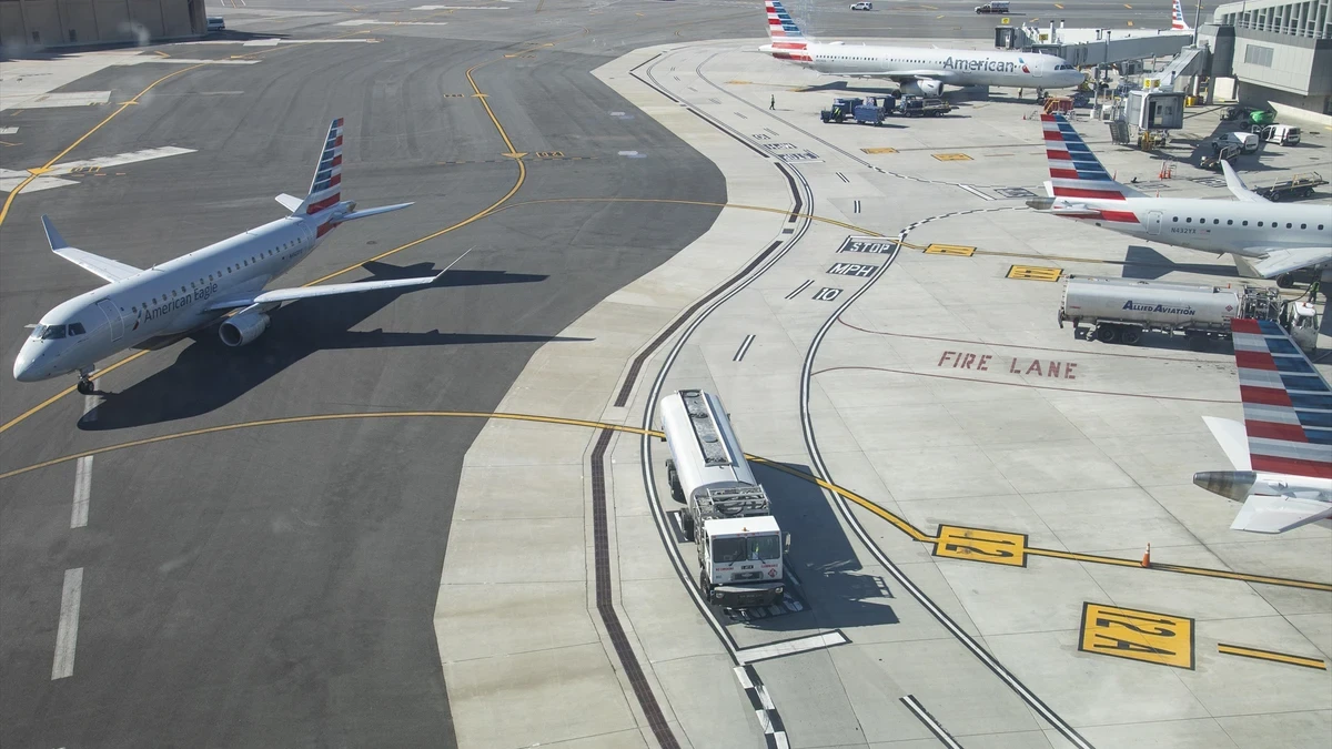 Dos heridos tras el choque entre dos aviones en una pista del aeropuerto LaGuardia de Nueva York