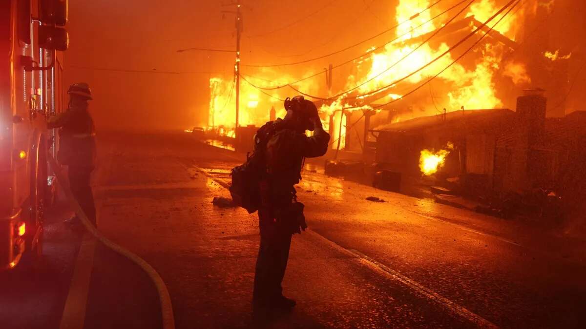 Al menos dos muertos y 80.000 afectados por los brutales incendios en Estados Unidos