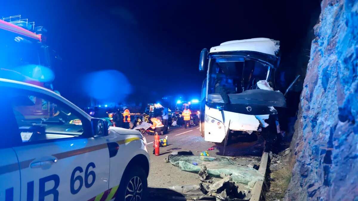 Al autobús accidentado en los Pirineos le habrían fallado los frenos y dio un volantazo contra la roca para evitar el barranco