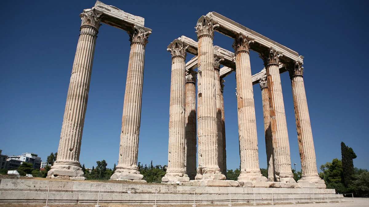 Detenido al intentar abandonar Grecia con una columna antigua en su coche