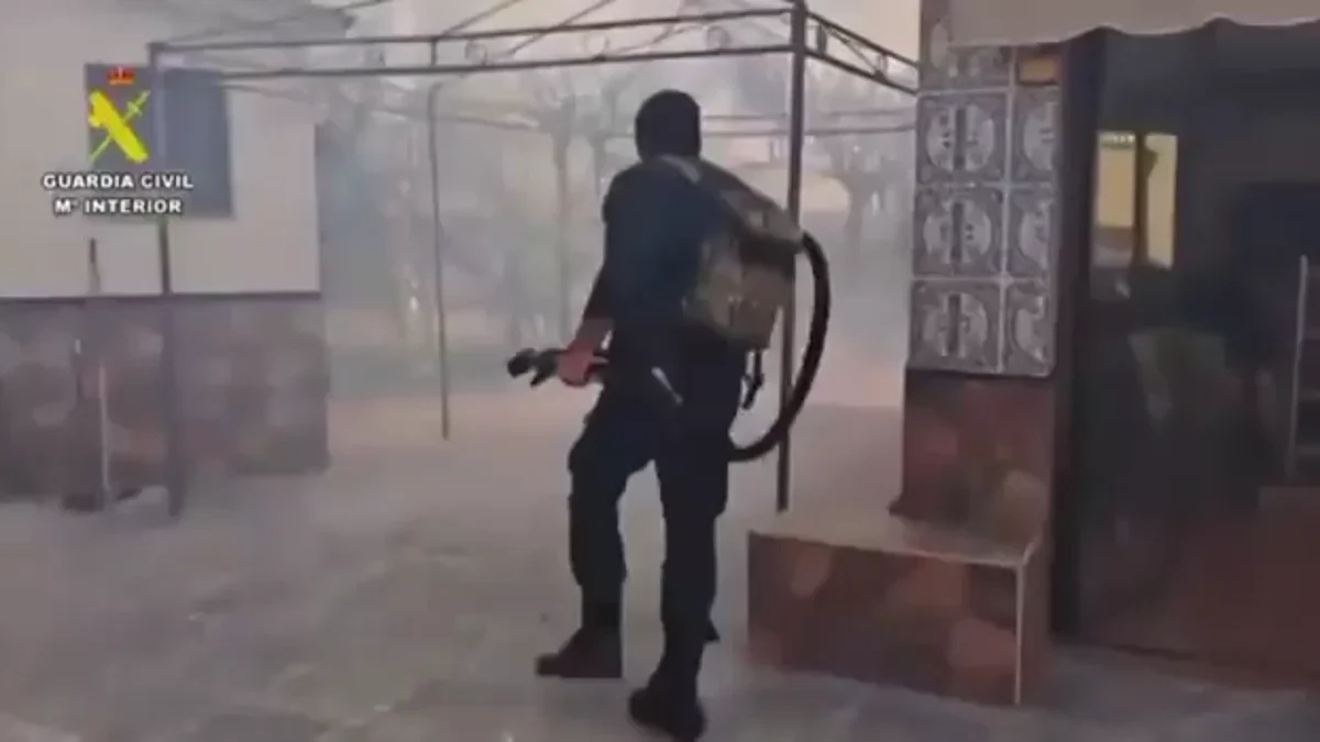 Vídeo: Así fue el peligroso desalojo de las vecinos amenazados por el fuego en Calypo Fado