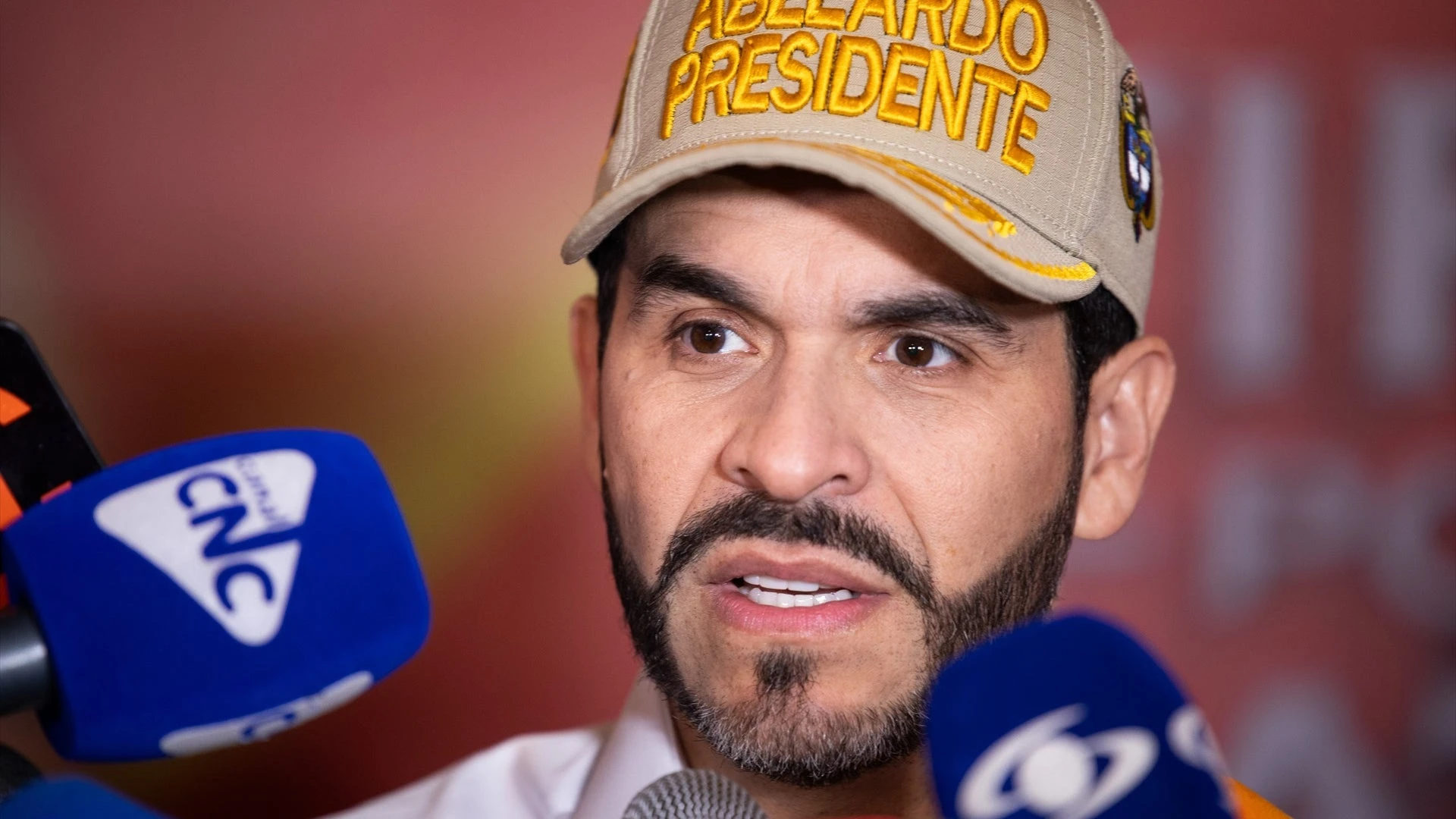 El ultraderechista De la Espriella gana la primera vuelta de las elecciones en Colombia y Petro dice no aceptar los resultados