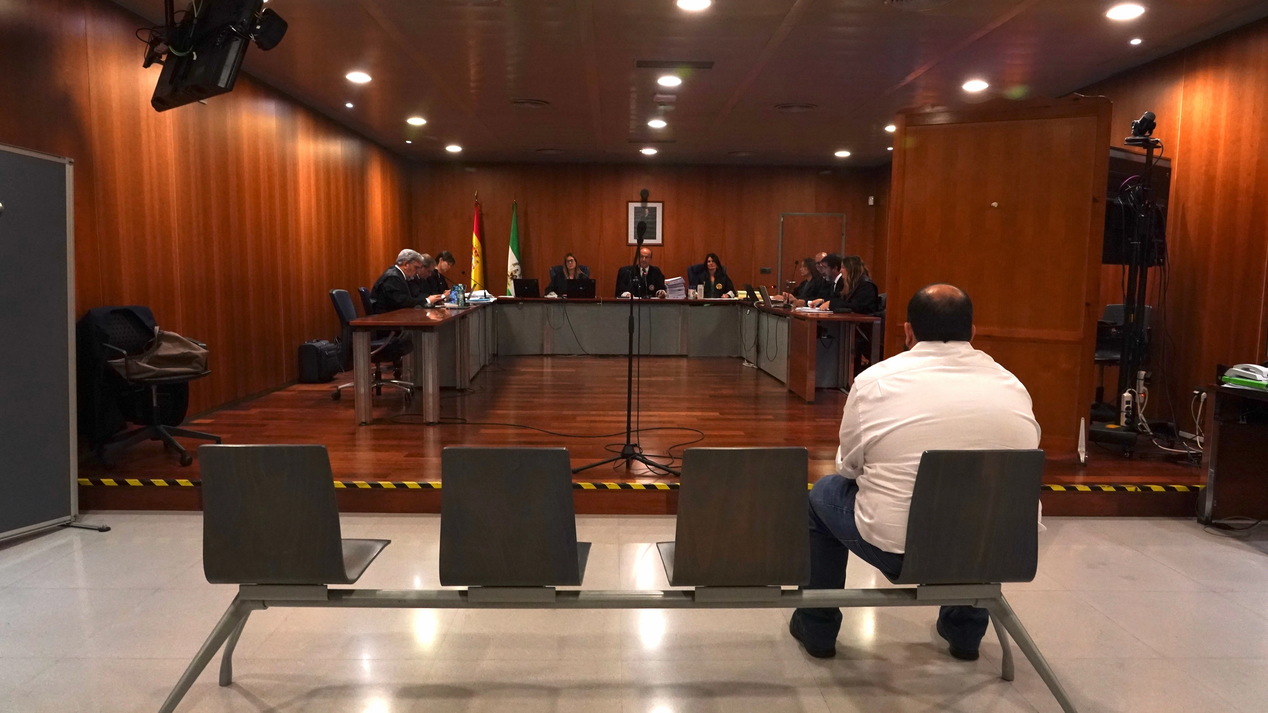 El cura de Málaga acusado de violar y grabar a mujeres tras sedarlas afirma que todo es falso