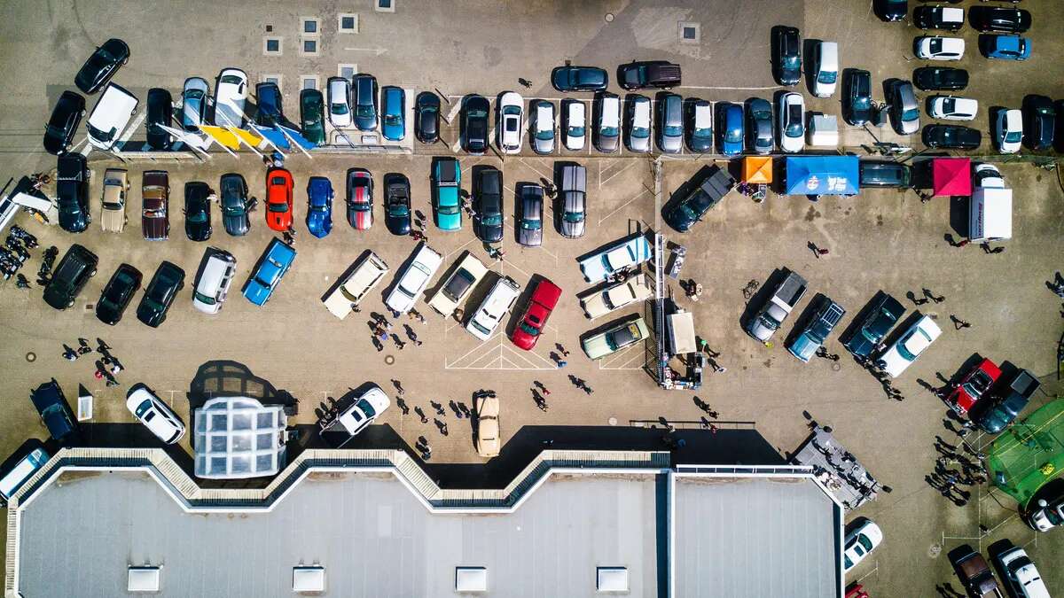 Los Mossos desarticulan una banda que robaba en parkings de pago en Barcelona