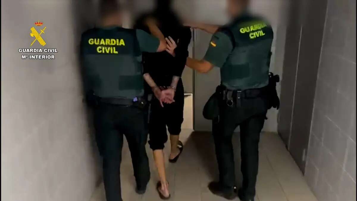 Así intenta atropellar un conductor a dos personas en Vecindario, Las Palmas