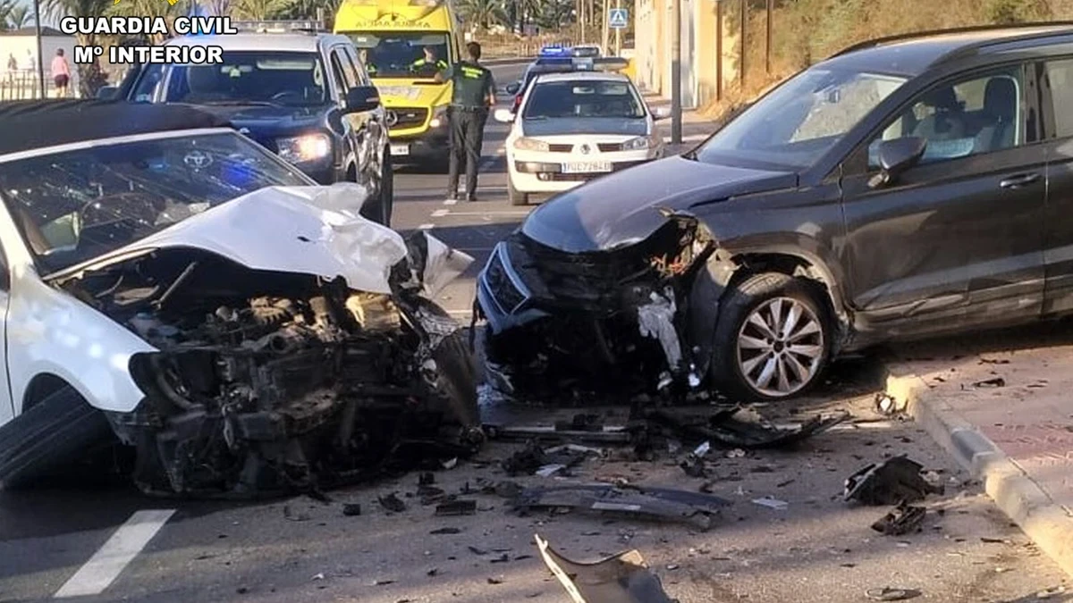 Estrangula, roba un coche con un niño a bordo y huye drogado: caos en Mazarrón