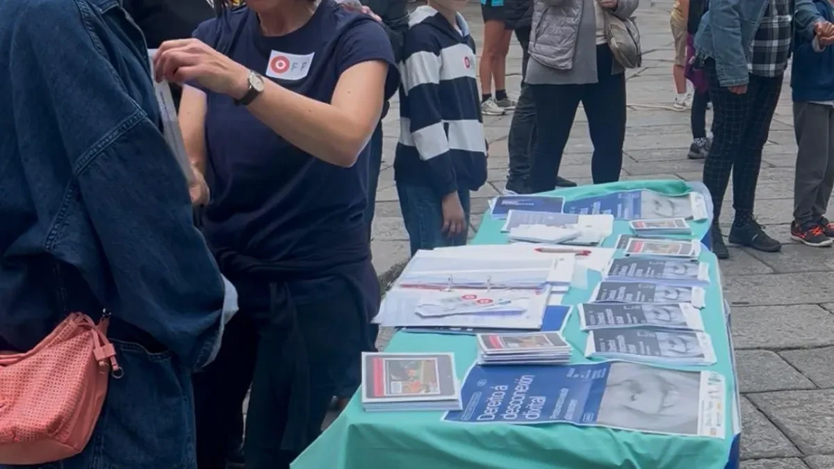 Por una infancia que no caiga en la red: familias y docentes se movilizan en 13 ciudades contra el abuso del móvil